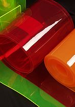 Zwinięte w rolki pasy na przegrody PCV